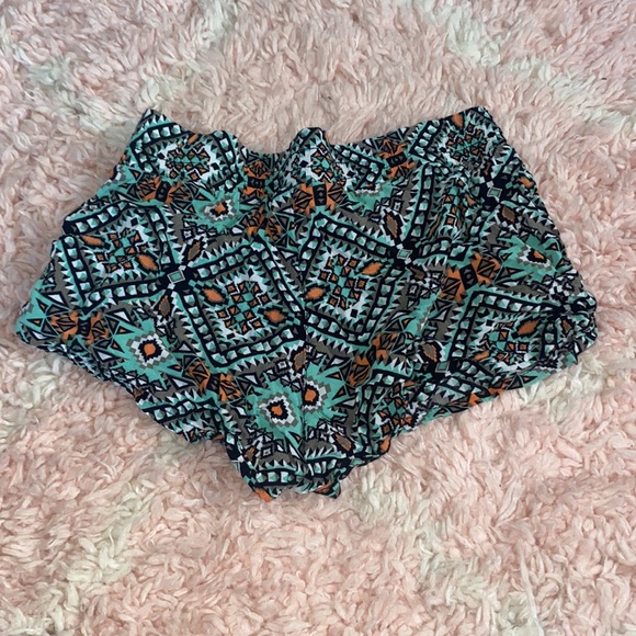 PJ Ruffle Booty Shorts - Picture 2 of 3